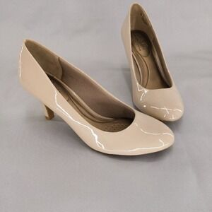 LifeStride Parigi Pumps Women 9M Beige Patent Kitten Heel Round Toe Comfort